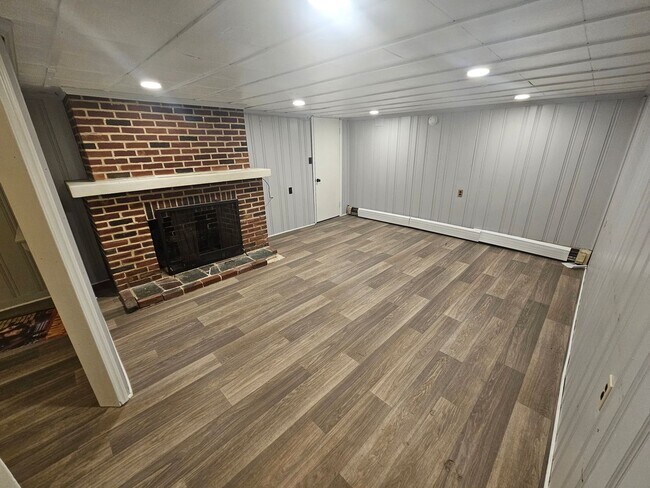 Building Photo - 143 N Albemarle St