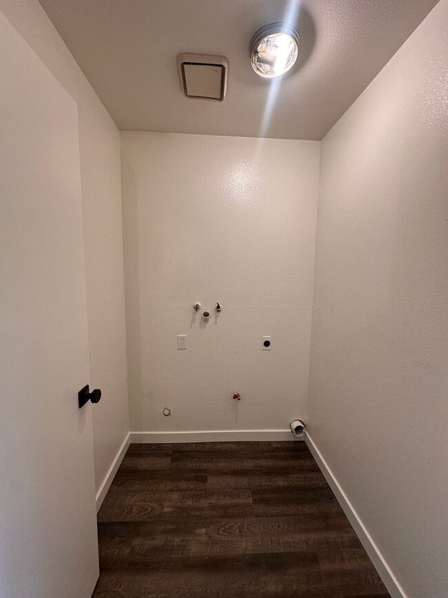 Building Photo - 4396