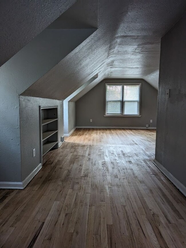 Building Photo - 19386 Yonka- 3 BEDS & 1.5 BATH FOR RENT!