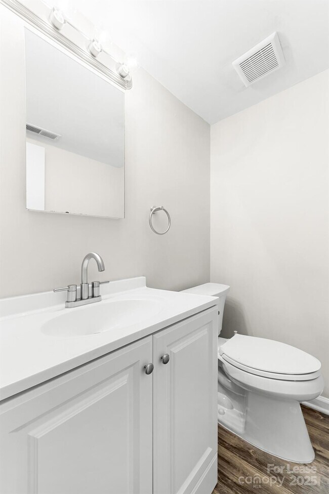 Building Photo - 616 Silversmith Ln