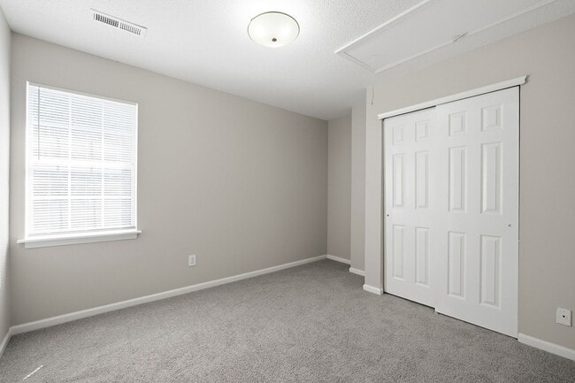 Building Photo - Newly renovated 3Bd 2.5bath SFH in Chadbury Concord