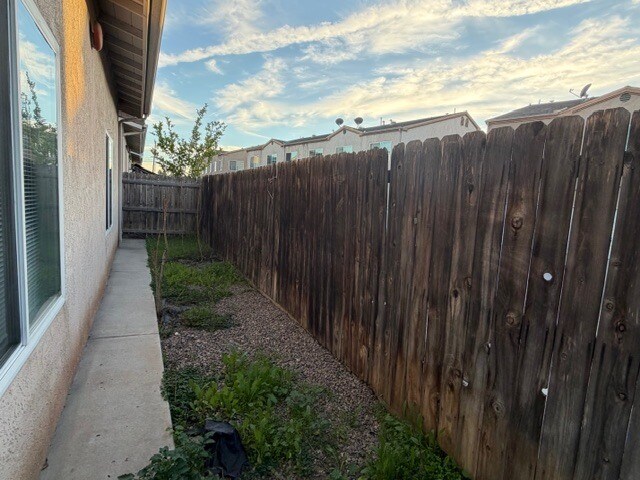 Building Photo - 440 Hart Dr