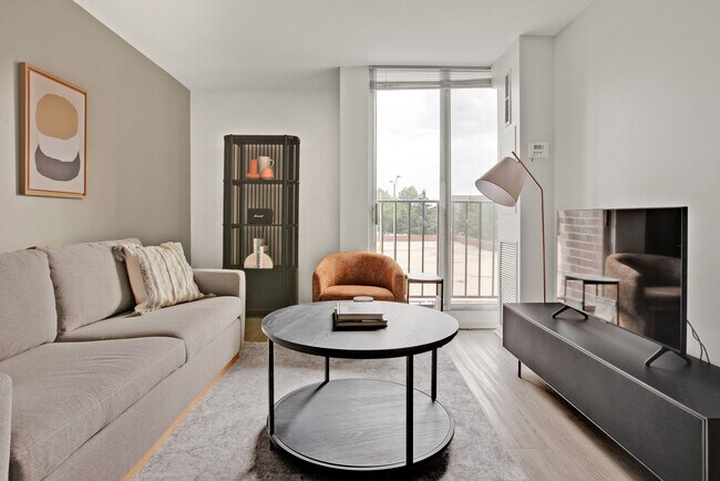 Primary Photo - 901 S Ashland Ave