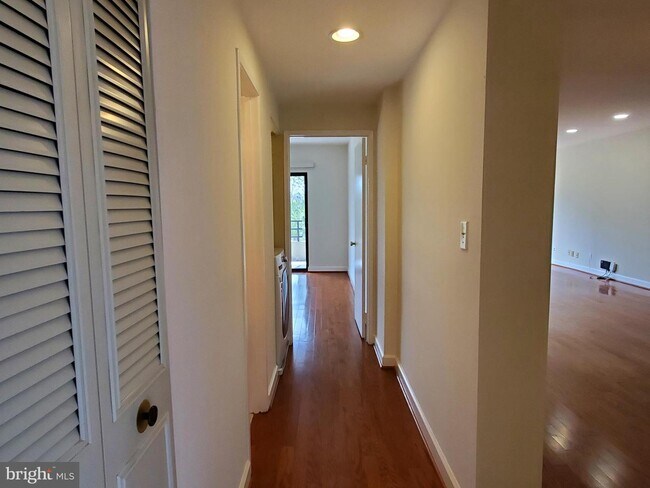 Building Photo - 6050 California Cir