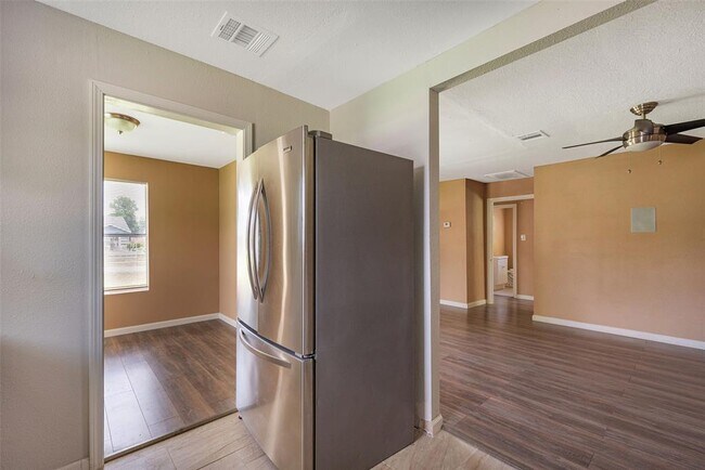 Building Photo - 202 Norview Dr