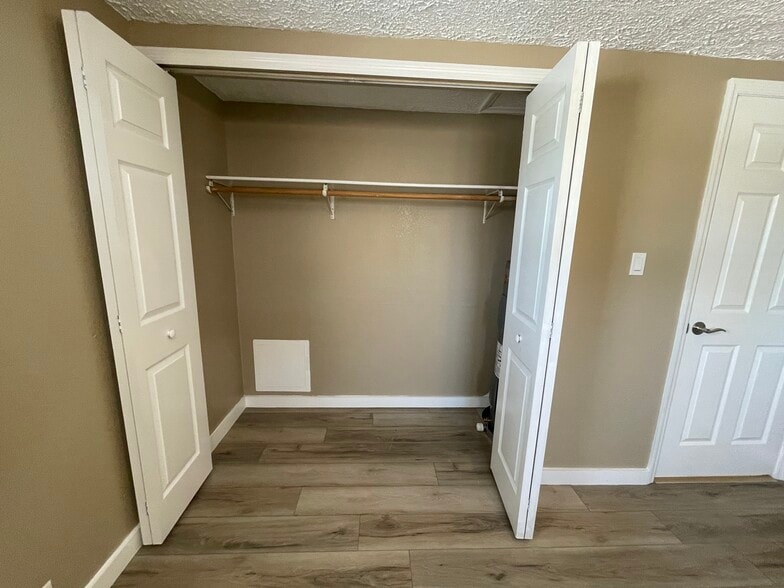 Building Photo - 1221 W Pierce St