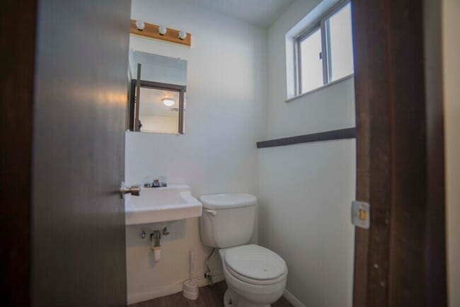 Building Photo - 536 Hyatt Ave