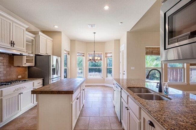 Building Photo - 2921 Desert Candle Dr