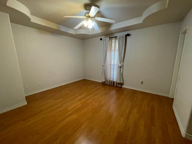 Building Photo - 1000 Ranchway Dr