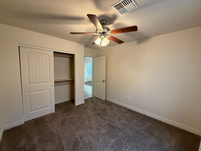 Building Photo - NICE 3 BED BATH WITH SOLAR!
