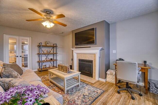 Building Photo - 4880 Imperial Dr