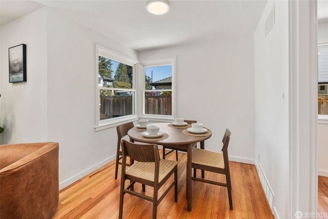 Building Photo - 2bd/1.75ba Seattle Condo