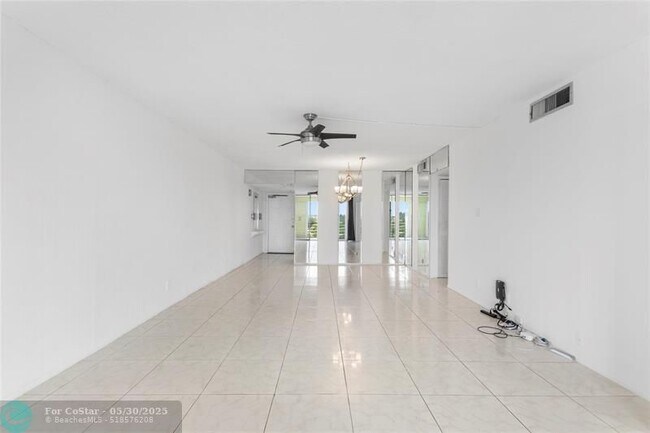 Building Photo - 2671 S Course Dr