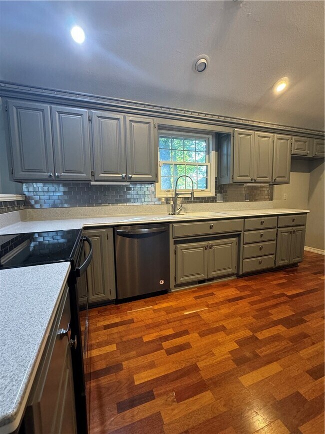 Building Photo - 47 Dalton Dr