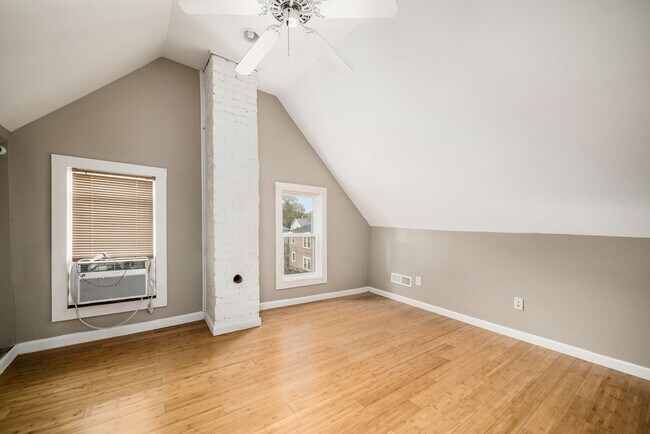 Building Photo - 144 E Tompkins St