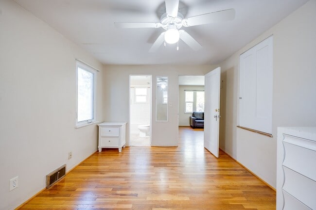 Building Photo - Charming College Hill Gem – Your Perfect Student Home!