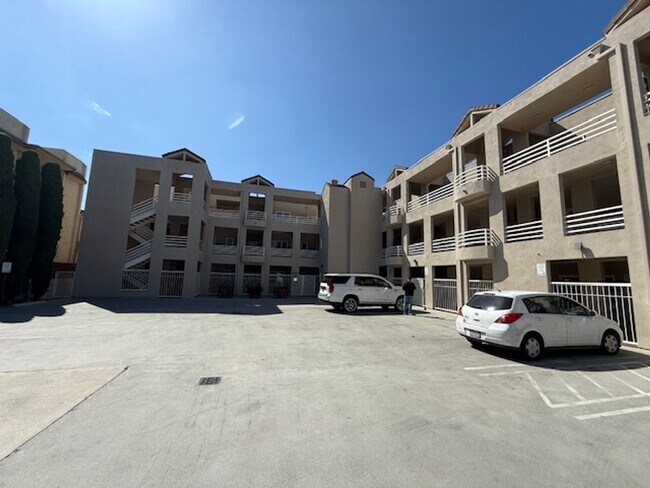 Building Photo - ***COMING SOON*** PENTHOUSE-STYLE UNIT IN ...