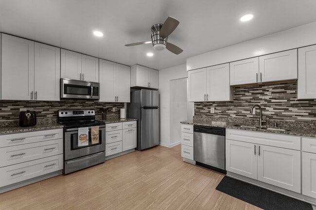 Building Photo - Discover your perfect home in Virginia Beach!