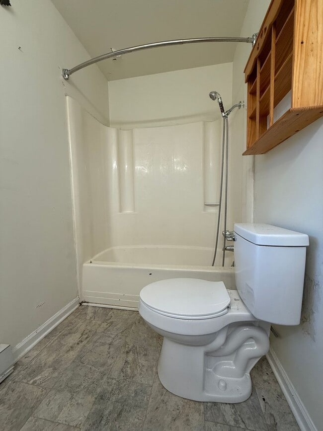 Building Photo - 3 Bedroom/1 Bath home for rent