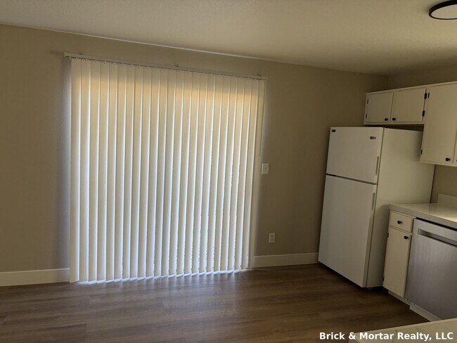 Building Photo - 300 Kennel Ave