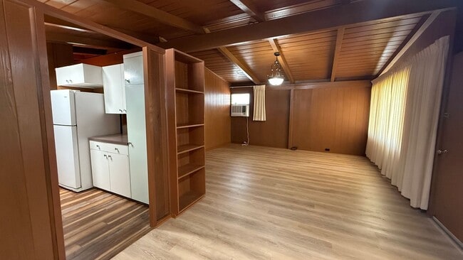 Building Photo - 3 Bed 1.5 Bath in the Beautiful Palisades
