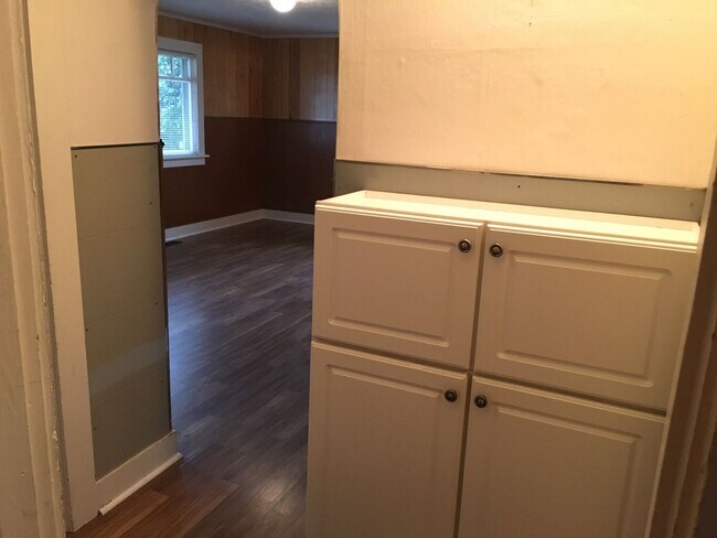 Building Photo - 2 bed, 1 bath Located in Sumner Neighborhood!!!