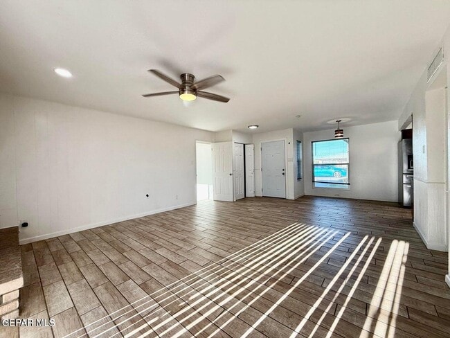 Building Photo - 10833 Cardigan Dr