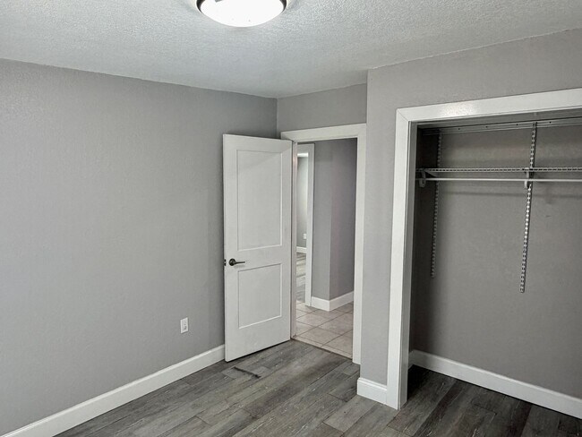 Building Photo - Fully Renovated and STUNNING 3 bedroom/1 b...