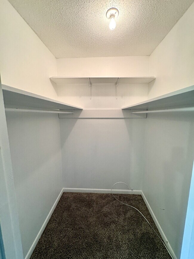 Building Photo - 3207 Cromwell Dr
