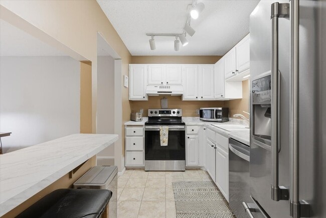 Building Photo - Condo