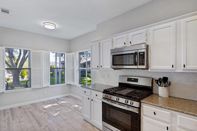 Building Photo - 16301 Essex Cove