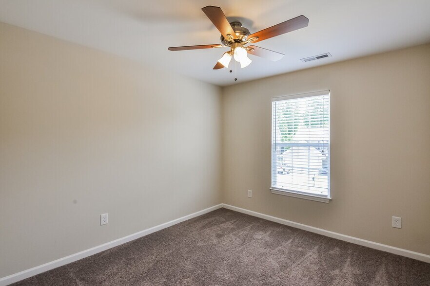 Building Photo - 802 Shefford Town Dr
