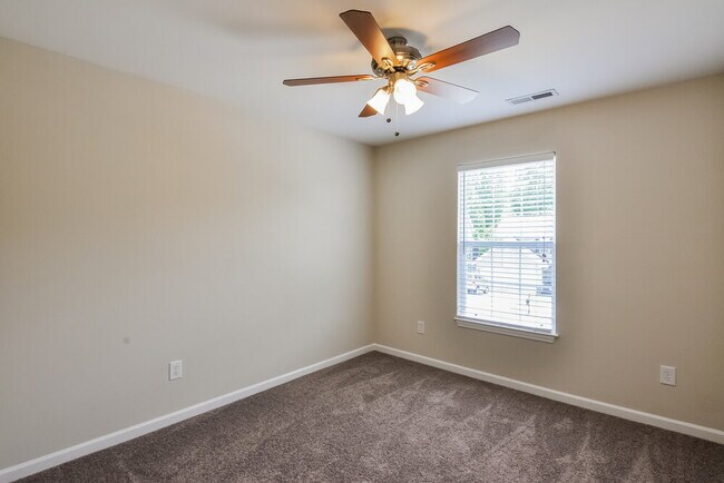 Building Photo - 802 Shefford Town Dr