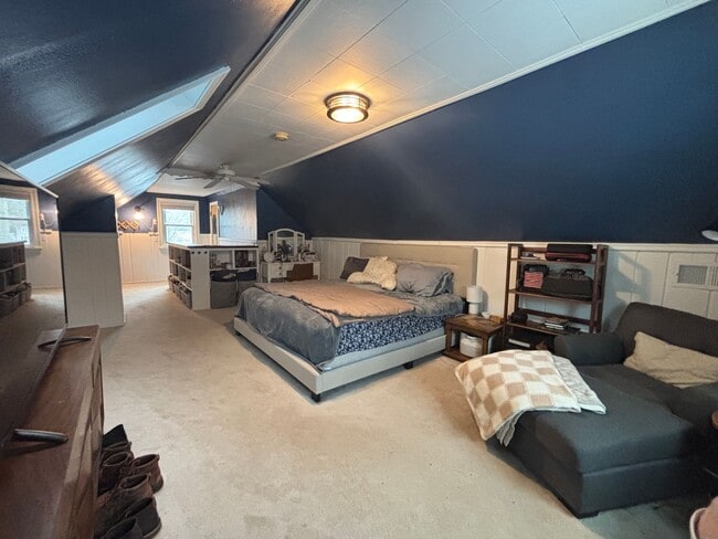 Building Photo - Storybook Bungalow with Beautiful Grounds