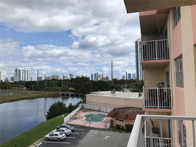 Building Photo - 16465 NE 22nd Ave