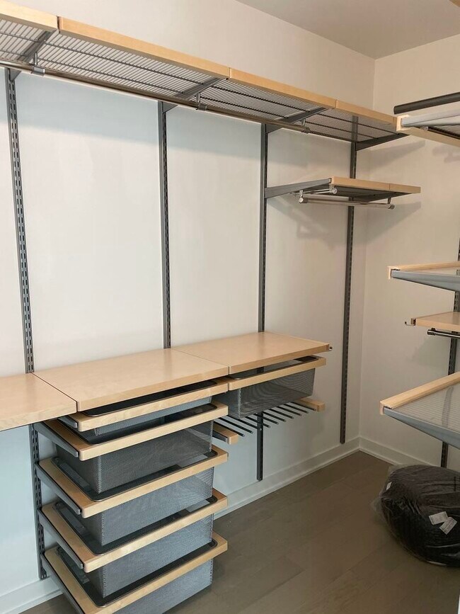 Building Photo - 1400 W Monroe St