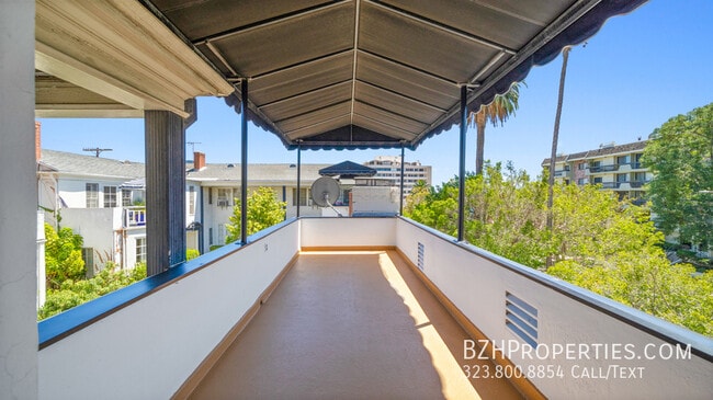 Building Photo - 1284 S Beverly Glen Blvd