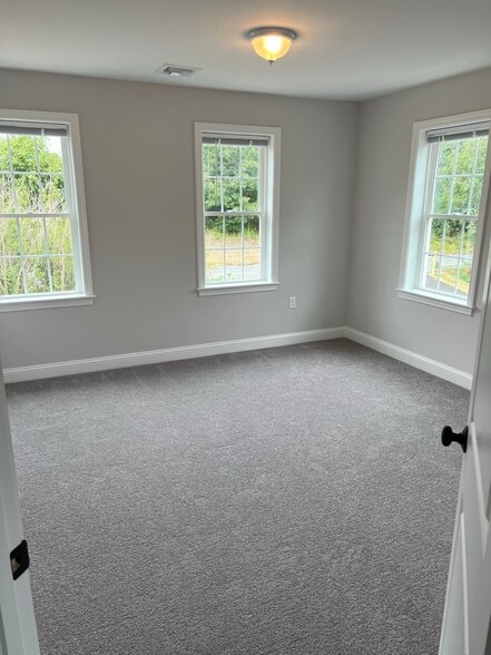 bedroom - 143 Driftway