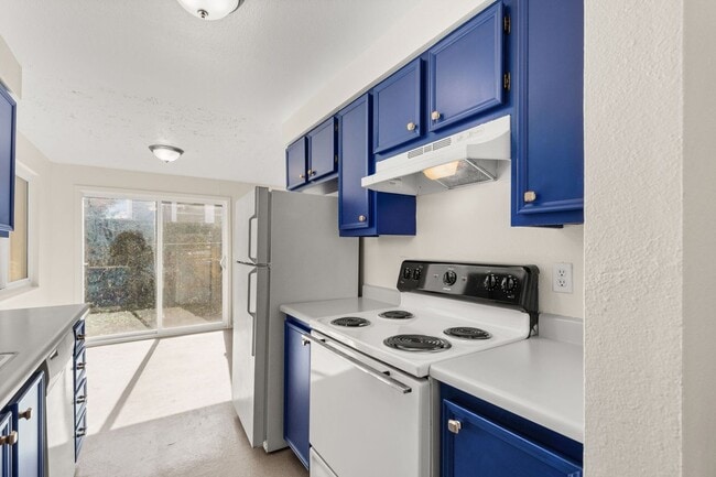 Building Photo - 2 bedroom, 1 bath near Mt. Tabor in SE Por...