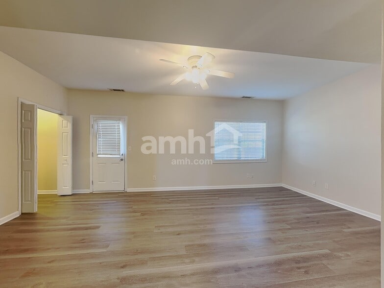 Building Photo - 1172 Cumberland Creek Way SW