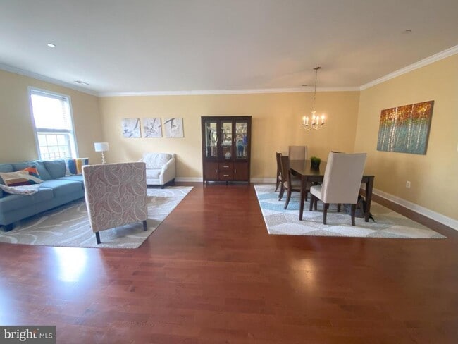 Building Photo - 303 Admirals Way