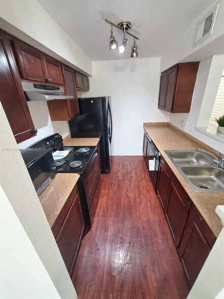 Building Photo - 2622 NW 33rd St