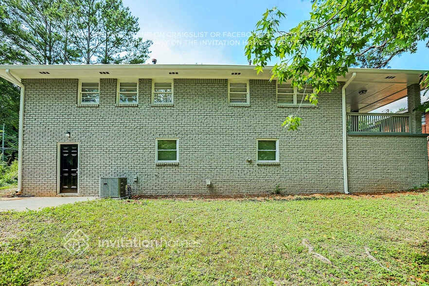 Building Photo - 3582 Highwood Dr SW