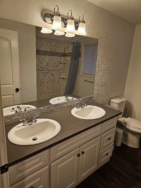 Building Photo - 905 Denise Ct SE