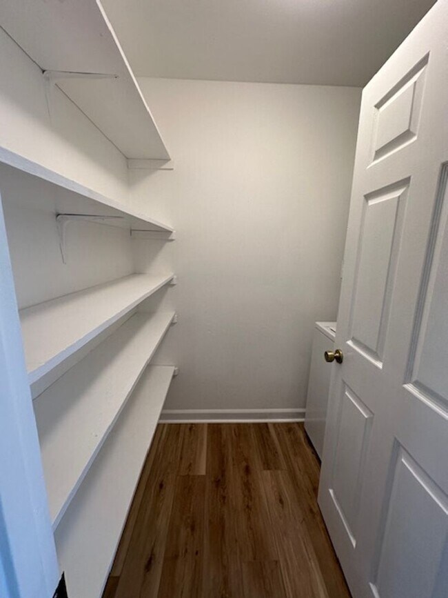 Building Photo - Condo / Burlington