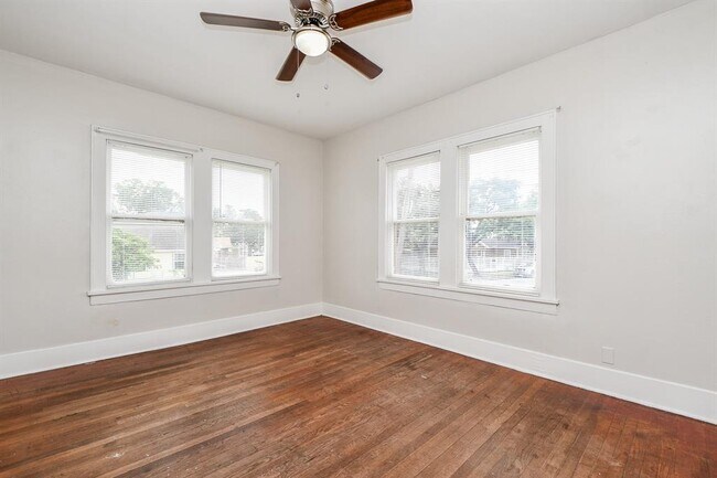 Building Photo - 5049 Jefferson St