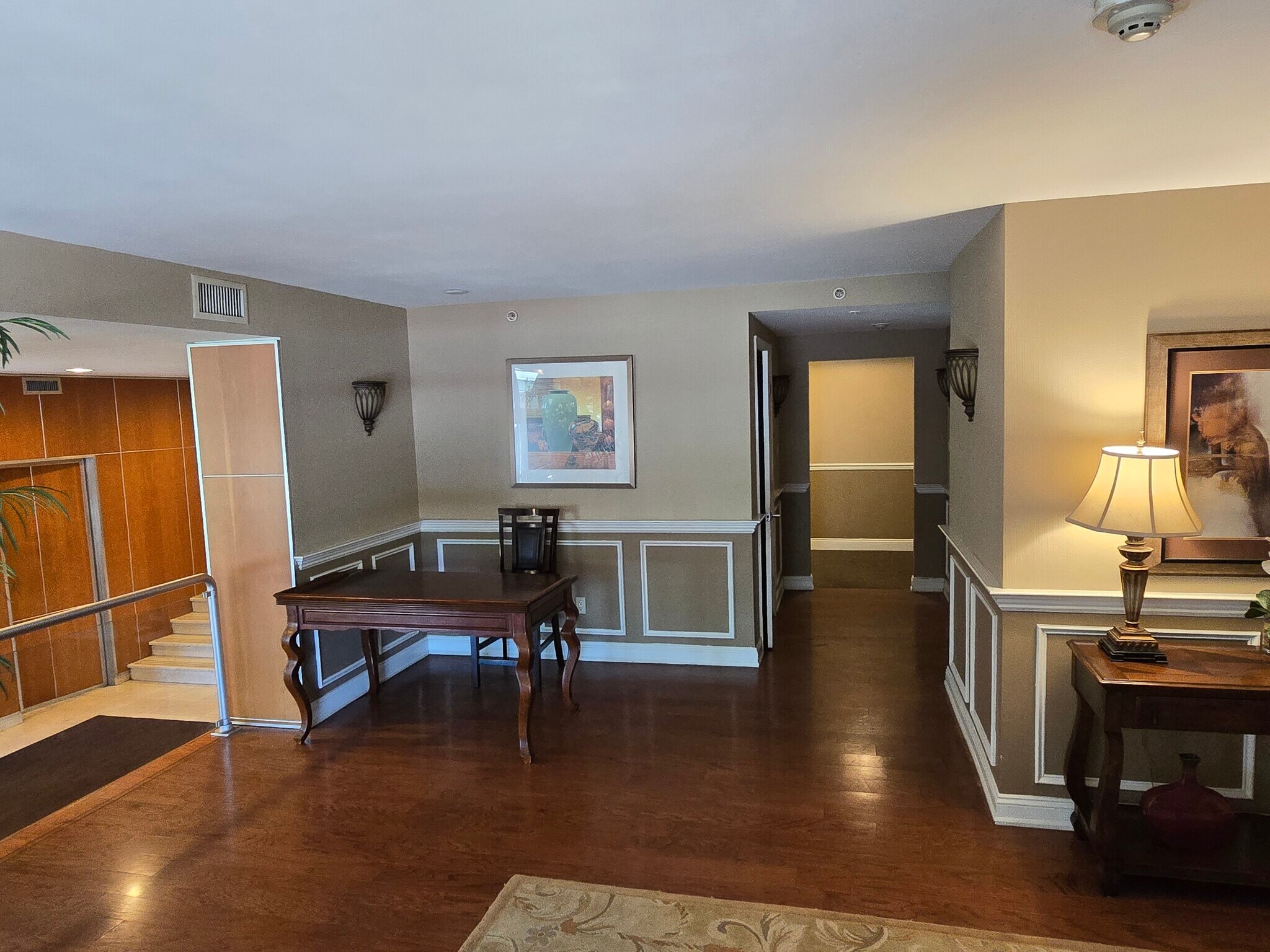 Building Photo - 60 Parkway Dr E