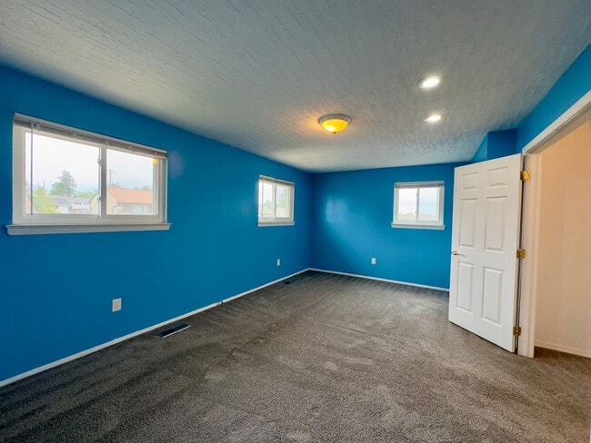 Building Photo - Charming 4 Bedroom/2 Bathroom Home with Large Backyard in Randallstown, MD!