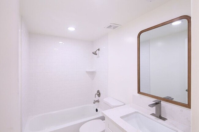 Building Photo - 3155 Montrose Ave