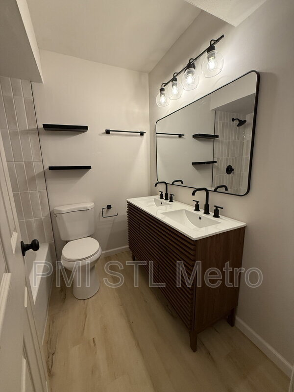 Building Photo - 2512 Dukeland Dr